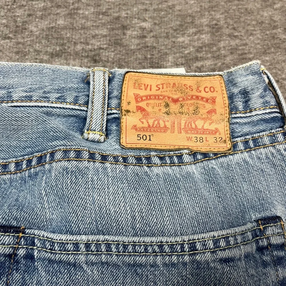 Levis 501 Original Fit Jeans Mens 38x32 Light Wash Blue Premium Denim Straight